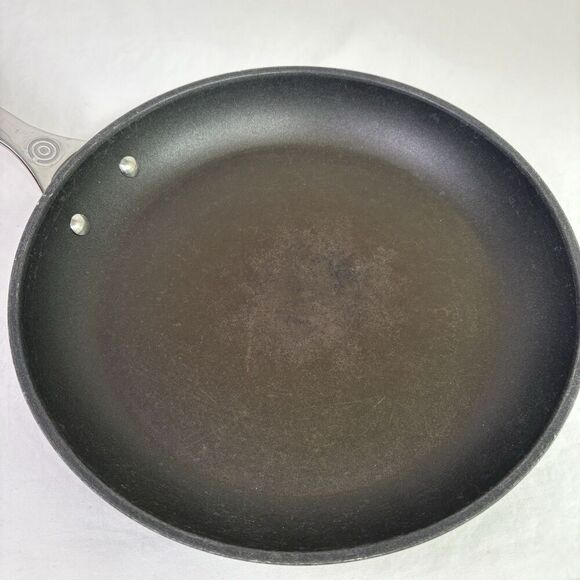 LE CREUSET  Toughened Nonstick PRO 12” Fry Pan 30 CM Gray - Picture 12 of 13